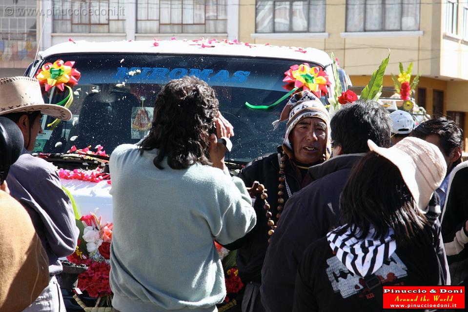 BOLIVIA - Battesimo delle auto a Copacabana - 5.jpg